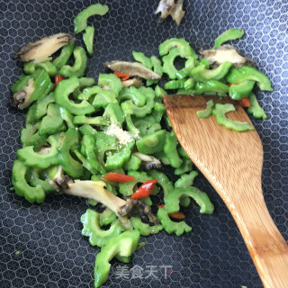 Stir-fried Abalone with Bitter Gourd recipe