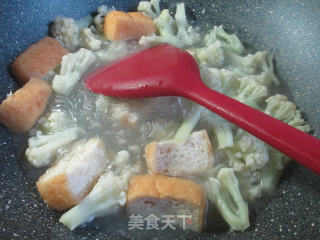 Oily Tofu and Cauliflower Boiled Wide Noodles recipe