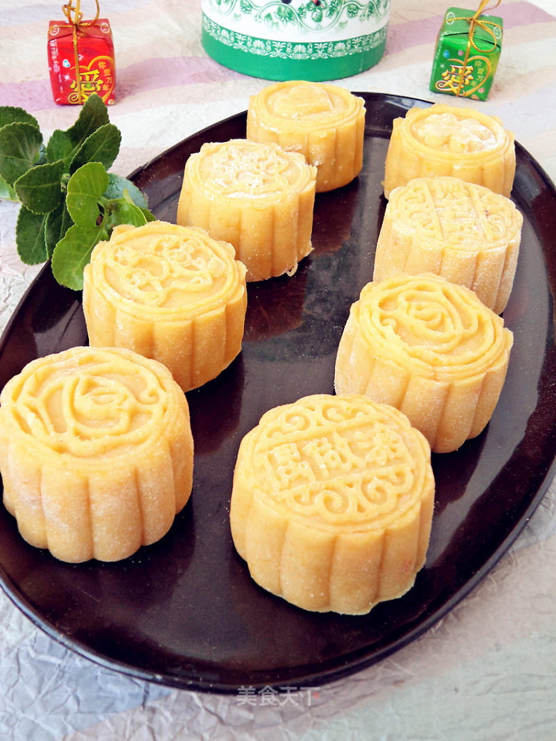 Pumpkin Snowy Mooncake with Bean Paste recipe