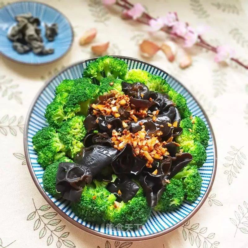 [shandong] Garlic and Broccoli with Fungus recipe
