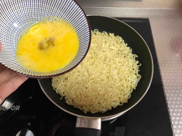 Egg-flavored Instant Noodles recipe
