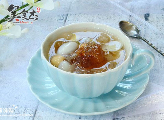 Peach Gum, Lotus Seed and Lily Soup recipe