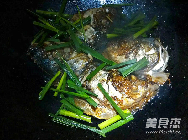 Braised Fish Head with Garlic Miao recipe