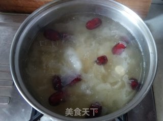 Quail Eggs, Red Dates and White Fungus Soup recipe