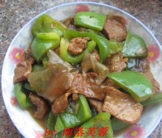 Stir-fried Pork with Green Pepper and Noodle Skin recipe