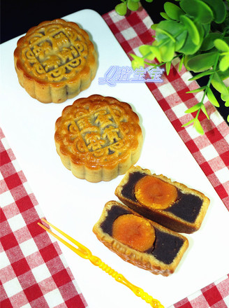 Mooncakes with Egg Yolk and Red Bean Paste recipe