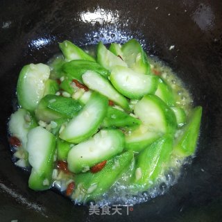 Stir-fried Loofah with Wolfberry recipe