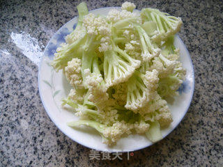 Stir-fried Cauliflower with Celery and Dried Pork recipe