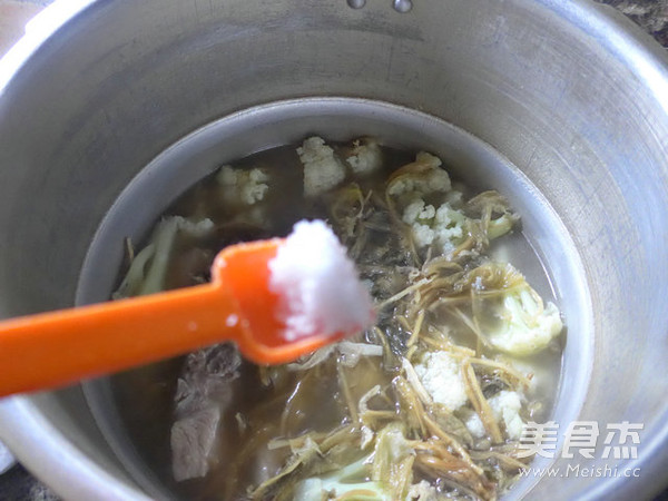 Bamboo Shoots, Dried Cauliflower and Cauliflower Keel Soup recipe