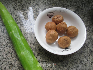 Stir-fried Lettuce with Meatballs recipe