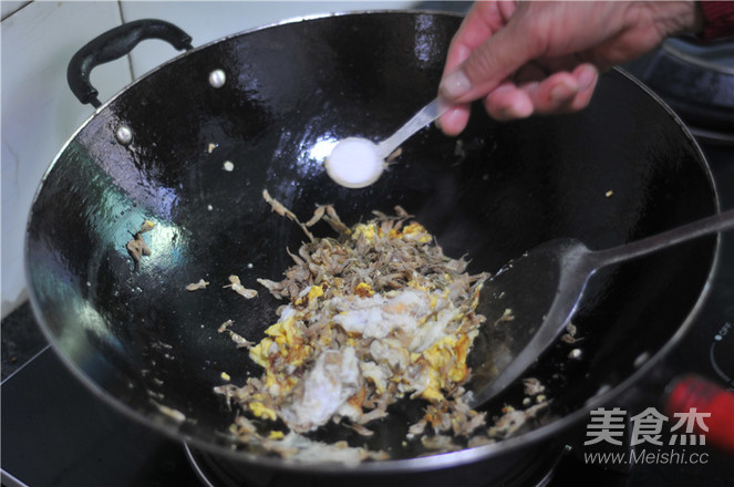 Fried Acacia Flowers with Eggs recipe