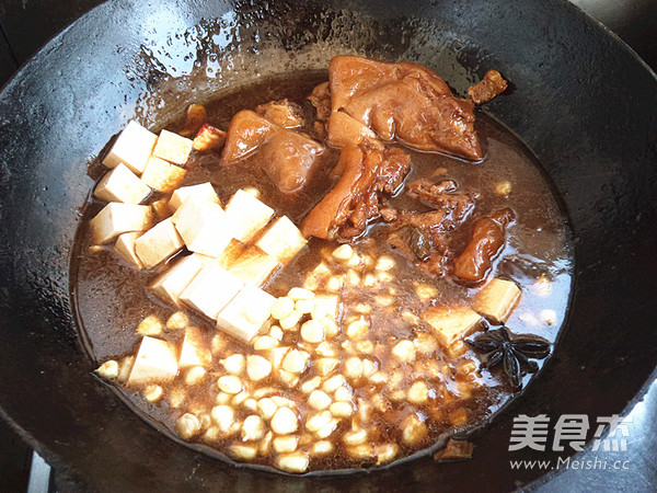 Tofu and Corn Roasted Pig's Trotters recipe