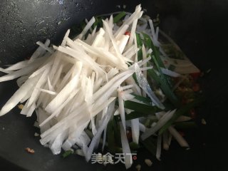 Stir-fried Beef with Shredded White Radish recipe