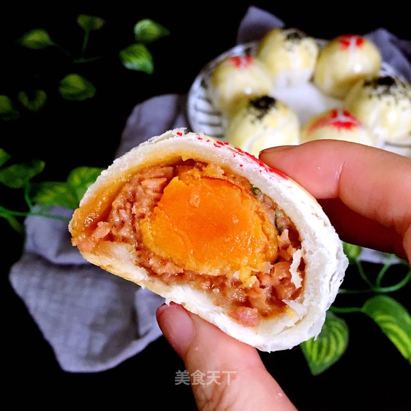 Salted Egg Yolk and Fresh Meat Mooncakes recipe