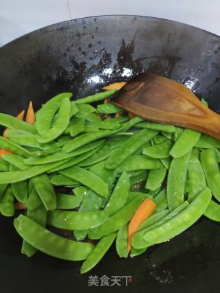 Fried Sausage with Snow Pea recipe