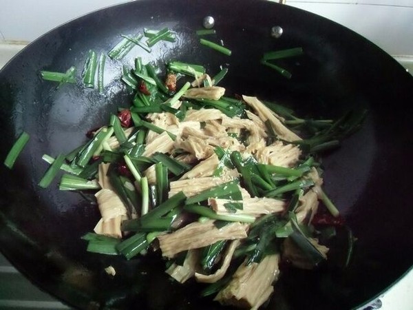 Stir-fried Yuba with Leeks recipe