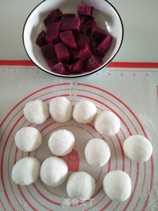 Sago Pitaya Snowy Mooncakes recipe