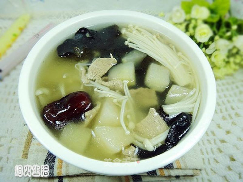 Golden Needle Fungus Snow Pear Soup recipe