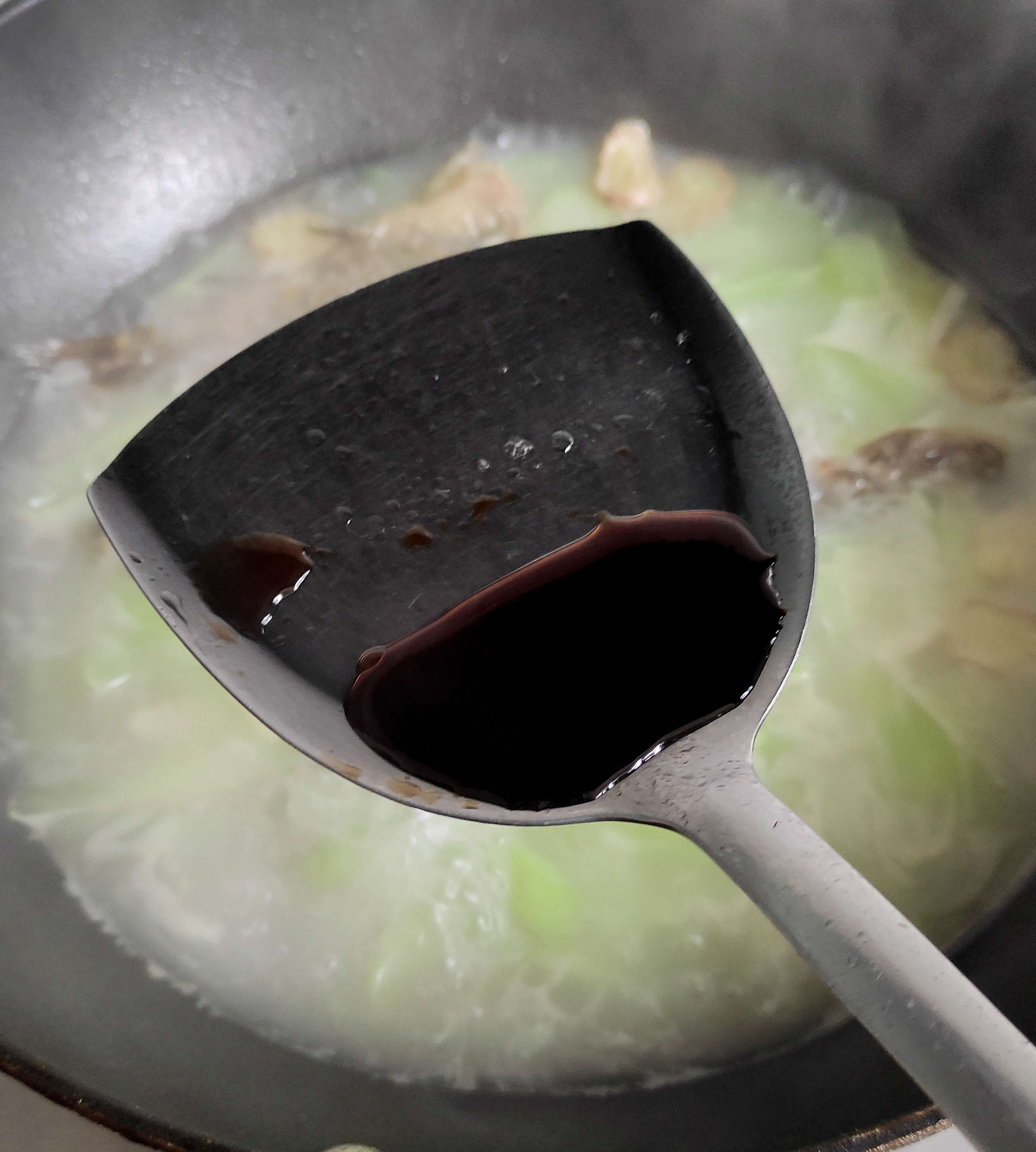 Stewed Yellow Bone Fish with Lettuce Instead of Tofu is Actually Better recipe