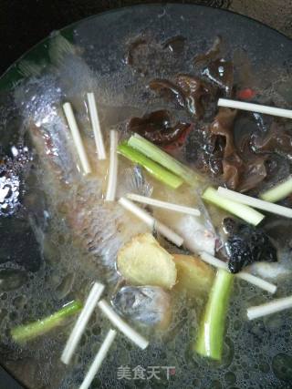 Double Silk Crucian Carp Soup recipe