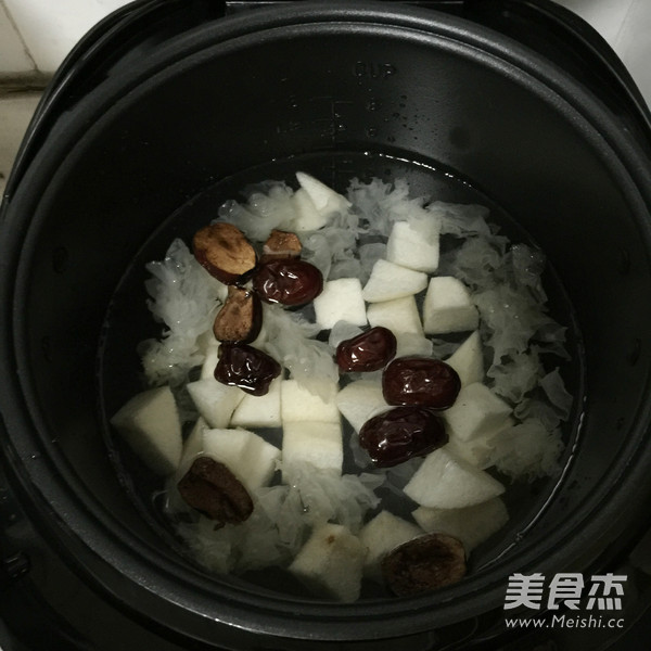 Red Date Sydney White Fungus Soup recipe