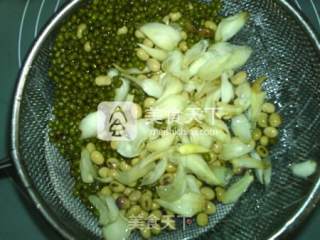 Red Date Lily and Mung Bean Soy Milk recipe