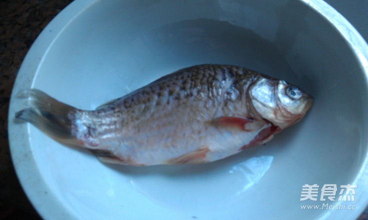 Pan-fried Crucian Carp with Sauce recipe