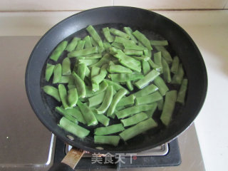 Lao Gan Ma Stir-fried String Beans recipe