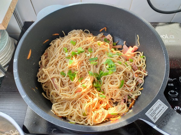 Soy Sauce Fried Noodles recipe