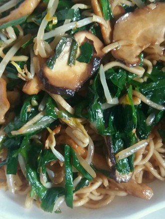 Hong Kong Style Fried Noodles with Soy Sauce