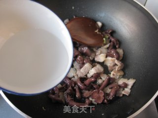 Fried Potato Chips with Red Mushroom recipe