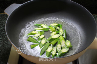 Cherry Tomatoes Mixed with Okra recipe
