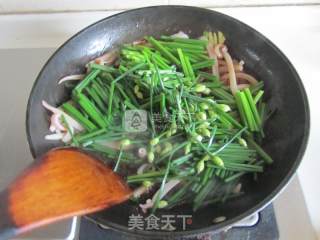 Sauteed Squid with Chives recipe