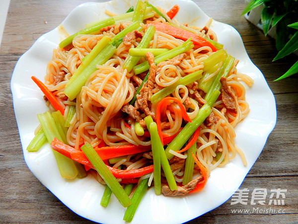 Stir-fried Rice Noodles with Shredded Pork recipe