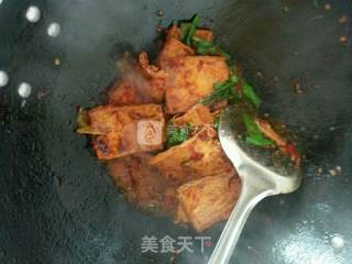 Stir-fried Tofu with Garlic Sprouts recipe