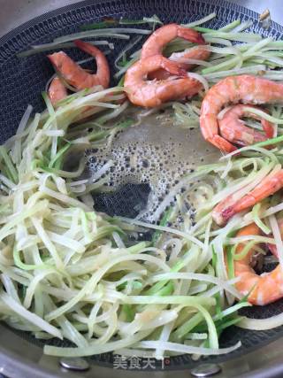 Stewed Shrimp with Carrot Vermicelli recipe