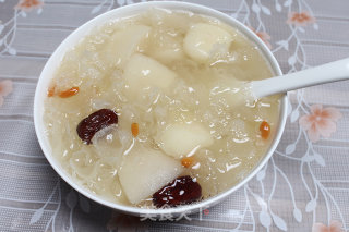 Make It in A Boiling Pot from The Fire---horseshoe Snow Pear and Tremella Soup (go to The Fire) recipe