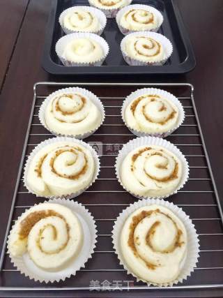 Crisp and Fragrant-pork Floss Rolls with Salad Sauce recipe