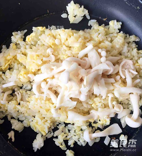 Fried Rice with White Jade Mushroom and Egg recipe