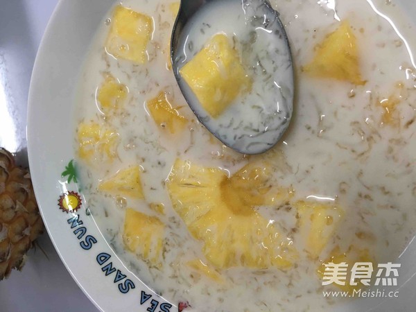 Thai Bird's Nest with Pineapple and Fresh Milk recipe