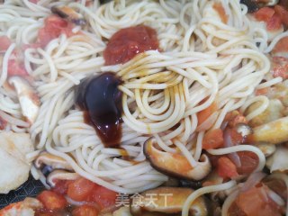 Spaghetti with Tomato Crawfish recipe