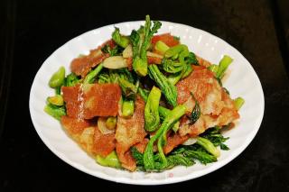 Stir-fried Bacon with Spiny Sprouts recipe