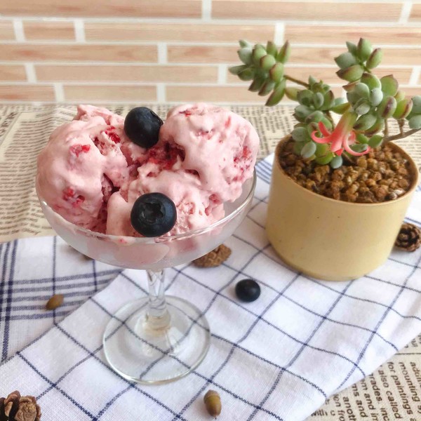 Strawberry Yogurt Ice Cream recipe