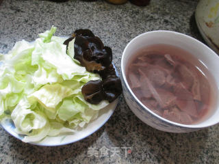 Stir-fried Pork Liver with Black Fungus and Cabbage recipe