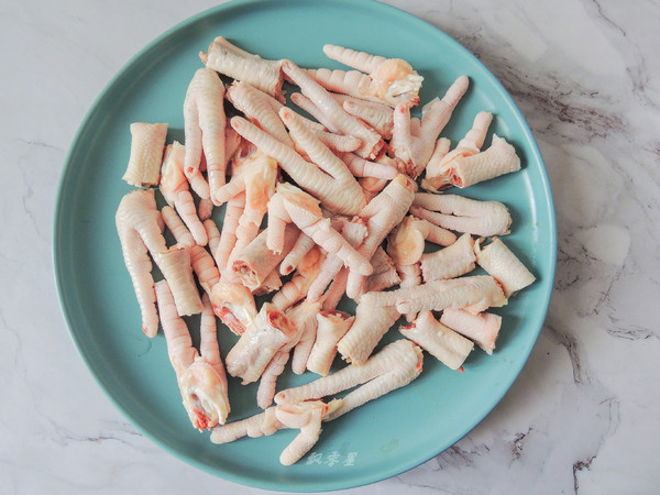 Lemon Hot and Sour Chicken Feet recipe