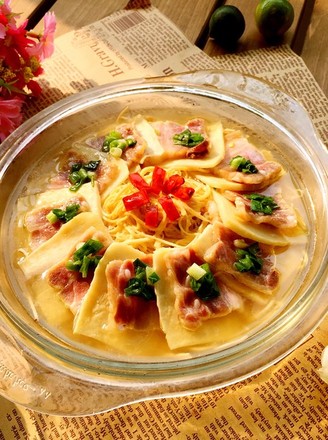 Bacon and Winter Bamboo Shoots Steamed and Dried Shreds recipe