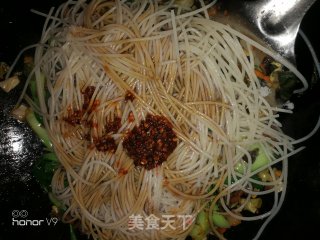 Fried Rice Noodles with Sauerkraut recipe