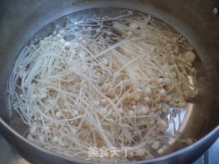 Fried Enoki Mushroom with Soybean Sprouts recipe