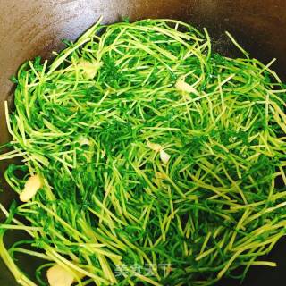 Garlic Sweet Pea Sprouts recipe