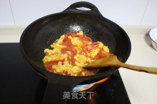 Stir-fried Noodles with Tomatoes and Eggs recipe